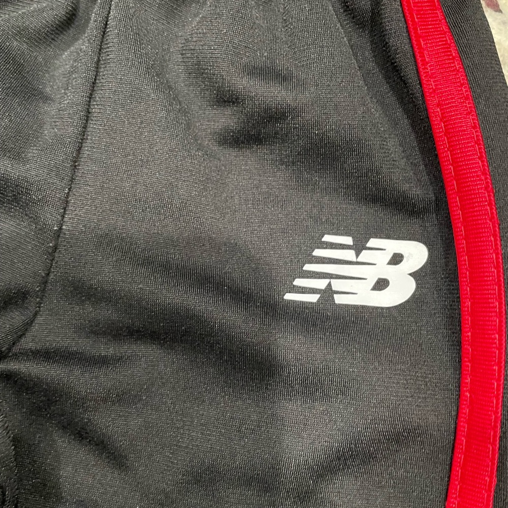 💥 New Balance💥Kids' Black Joggers with Red and White Stripes Like New SZ 12 M - Picture 2 of 8
